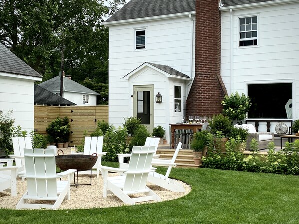 Outdoor dining - Picture Perfect Greenport Cottage (Greenport)