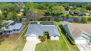 A residential area with houses, a lake, and a clear sky. - Pool Home That Backs Up to Water- Only 20 Miles to Beautiful Florida Beaches! (Palmetto)