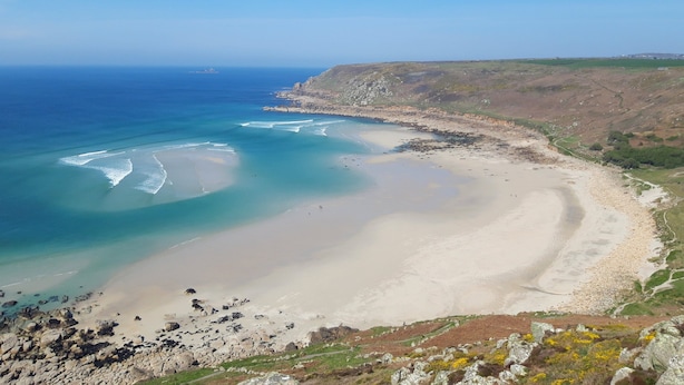 A coastal landscape with a sandy beach, clear blue waters, and rocky cliffs. - Beautiful Robins Nest barn, Close to Minack, Porthcurno, Sennen, Sea ,beaches (Penzance)