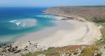 Beautiful Robins Nest barn, Close to Minack, Porthcurno, Sennen, Sea ,beaches