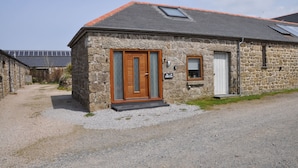 A stone building with a wooden door, a small window, and a sign that reads "Robert's Place." - Beautiful Robins Nest barn, Close to Minack, Porthcurno, Sennen, Sea ,beaches (Penzance)