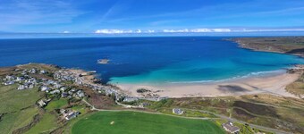 Beautiful Robins Nest barn, Close to Minack, Porthcurno, Sennen, Sea ,beaches