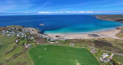 Beautiful Robins Nest barn, Close to Minack, Porthcurno, Sennen, Sea ,beaches