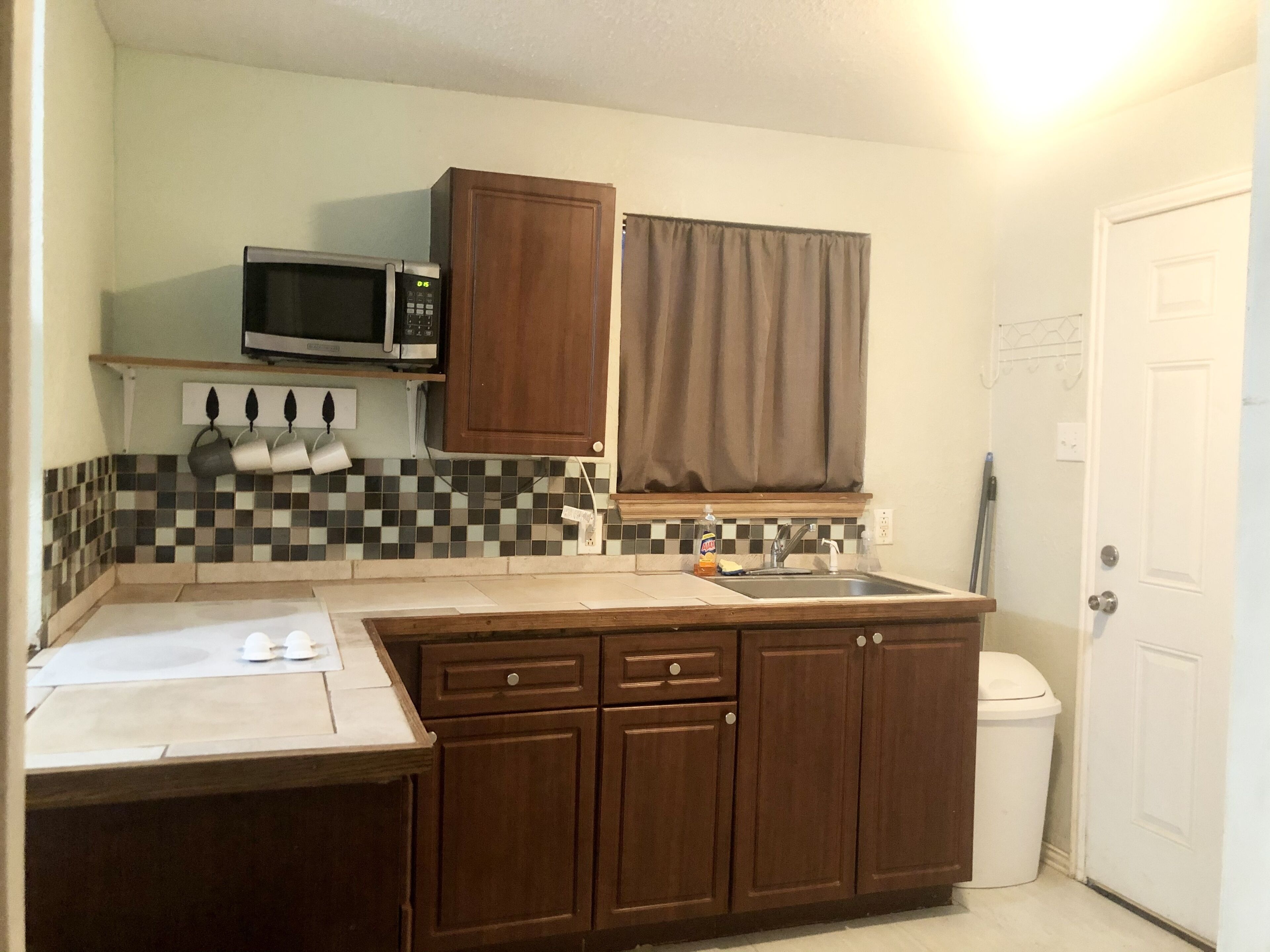 Tiny Cozy Home in Alley