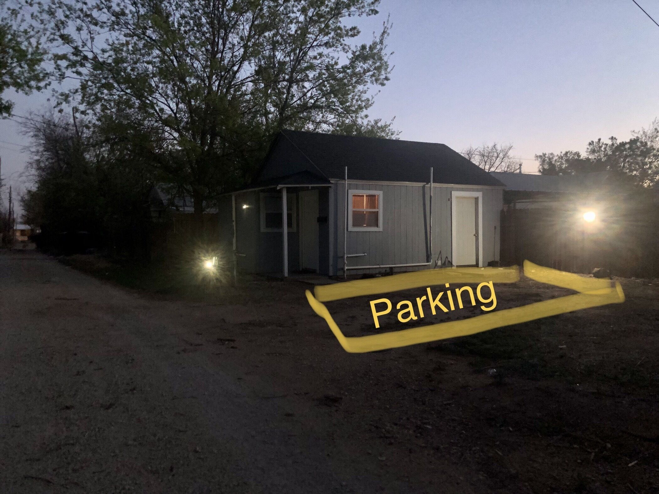Tiny Cozy Home in Alley