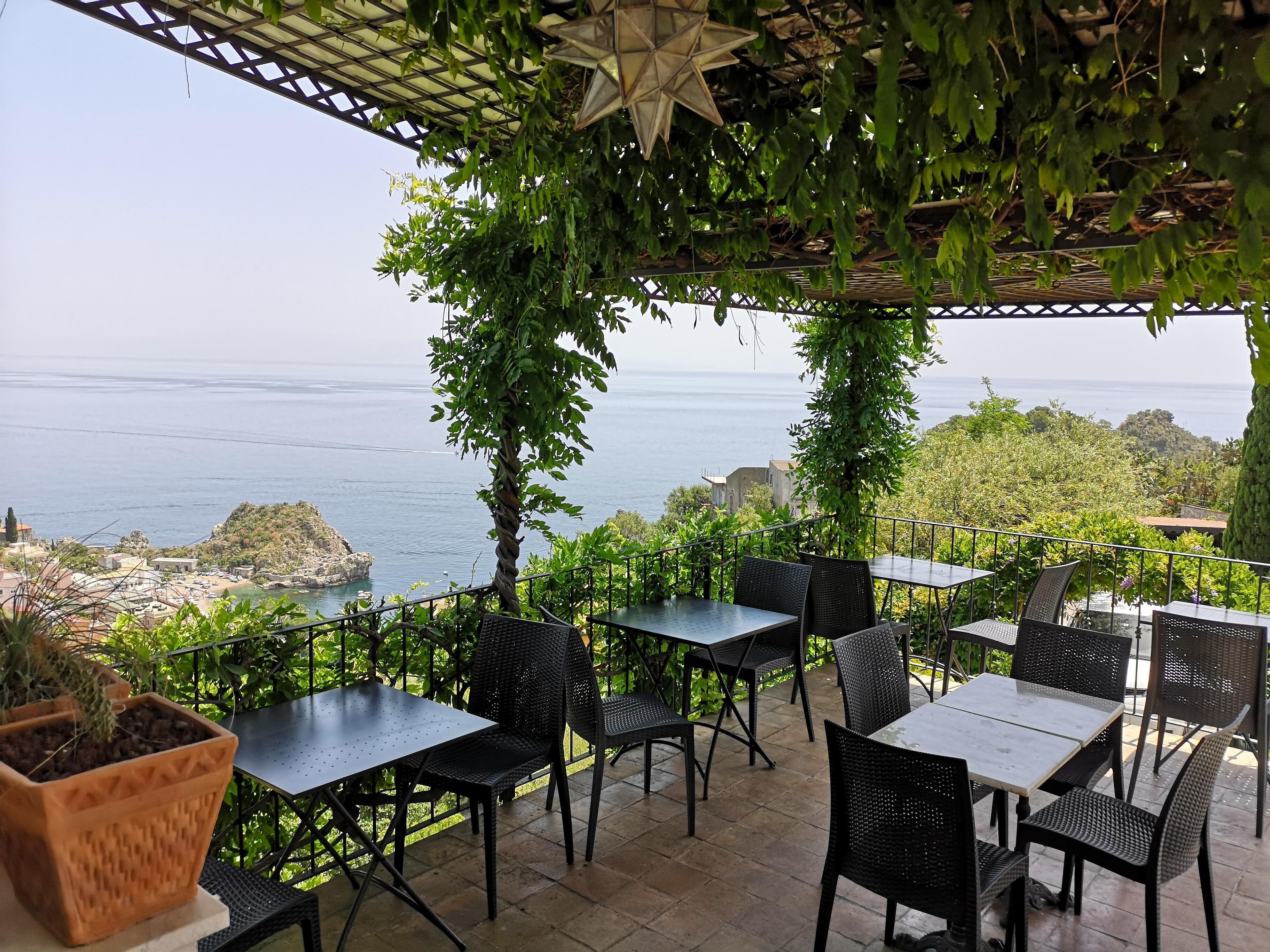 Petit déjeuner buffet (15 EUR par personne)