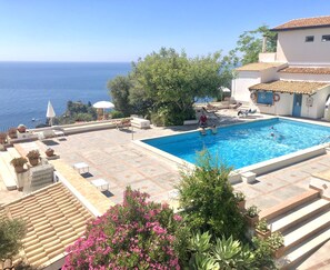 Outdoor pool - Residence Terra Rossa (Taormina)