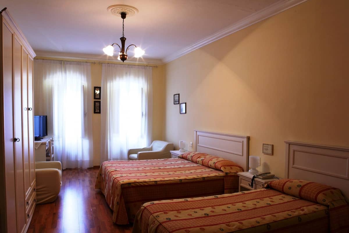 Grand Quadruple Room