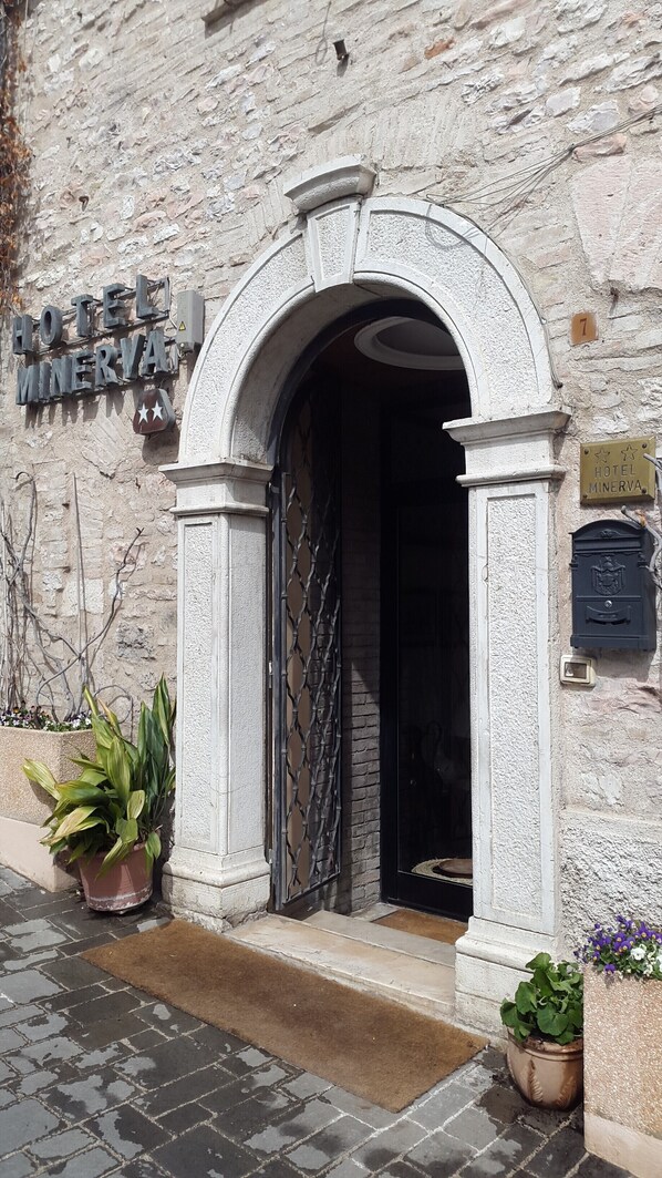 Property entrance - hotel minerva assisi (Assisi)