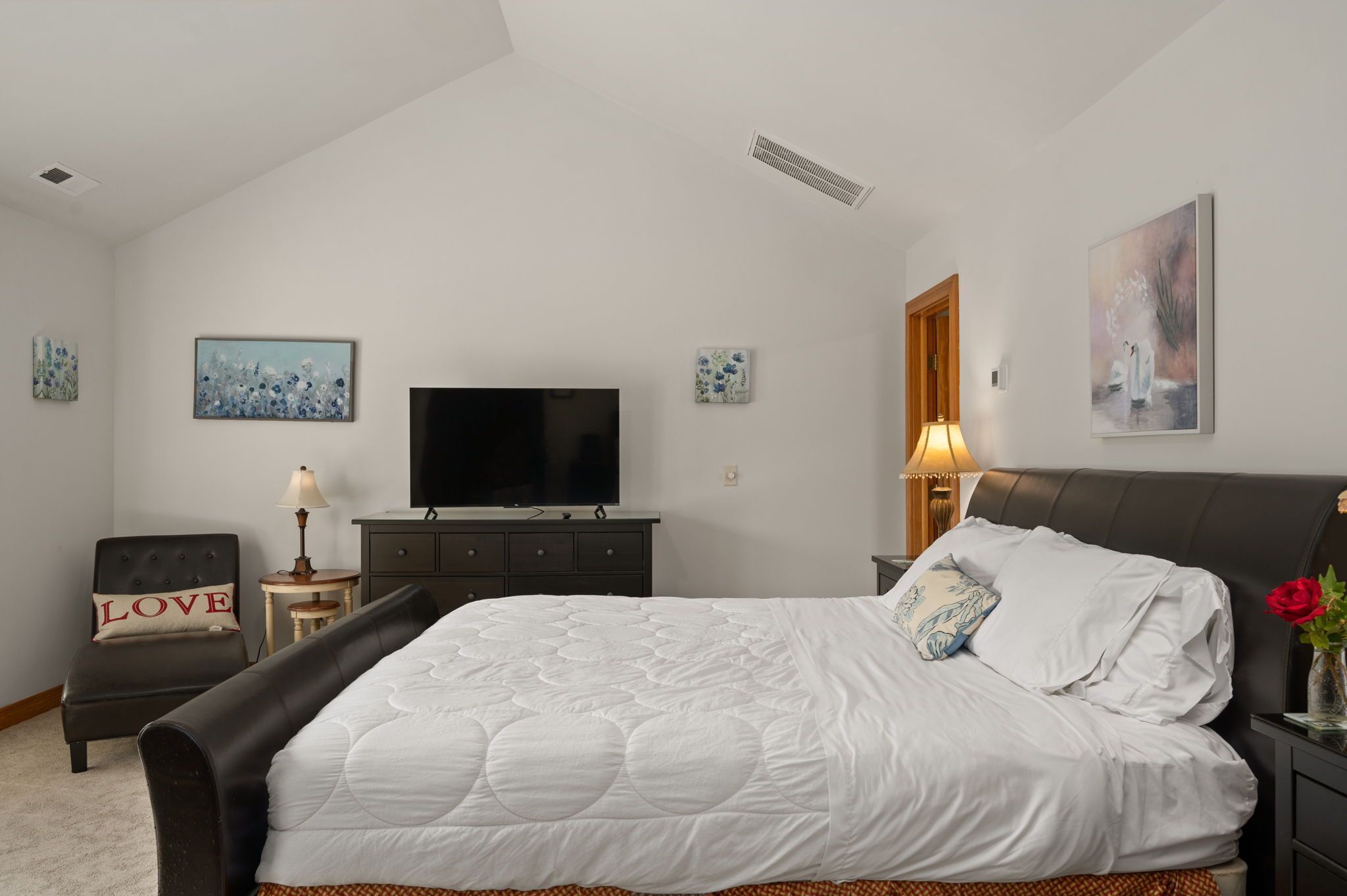 Venus Studio: Hottub, King Bed, Kayak, Bikes, SUP, 