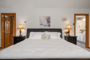 1 bedroom, free WiFi, bed sheets - Venus Studio: Hottub, King Bed, Kayak, Bikes, SUP,  (Kitty Hawk)
