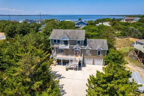 Exterior - Venus Studio: Hottub, King Bed, Kayak, Bikes, SUP,  (Kitty Hawk)