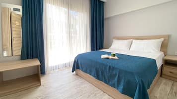 Standaard kamer, balkon, uitzicht op zee | Luxe beddengoed, reisbedje, gratis wifi, beddengoed