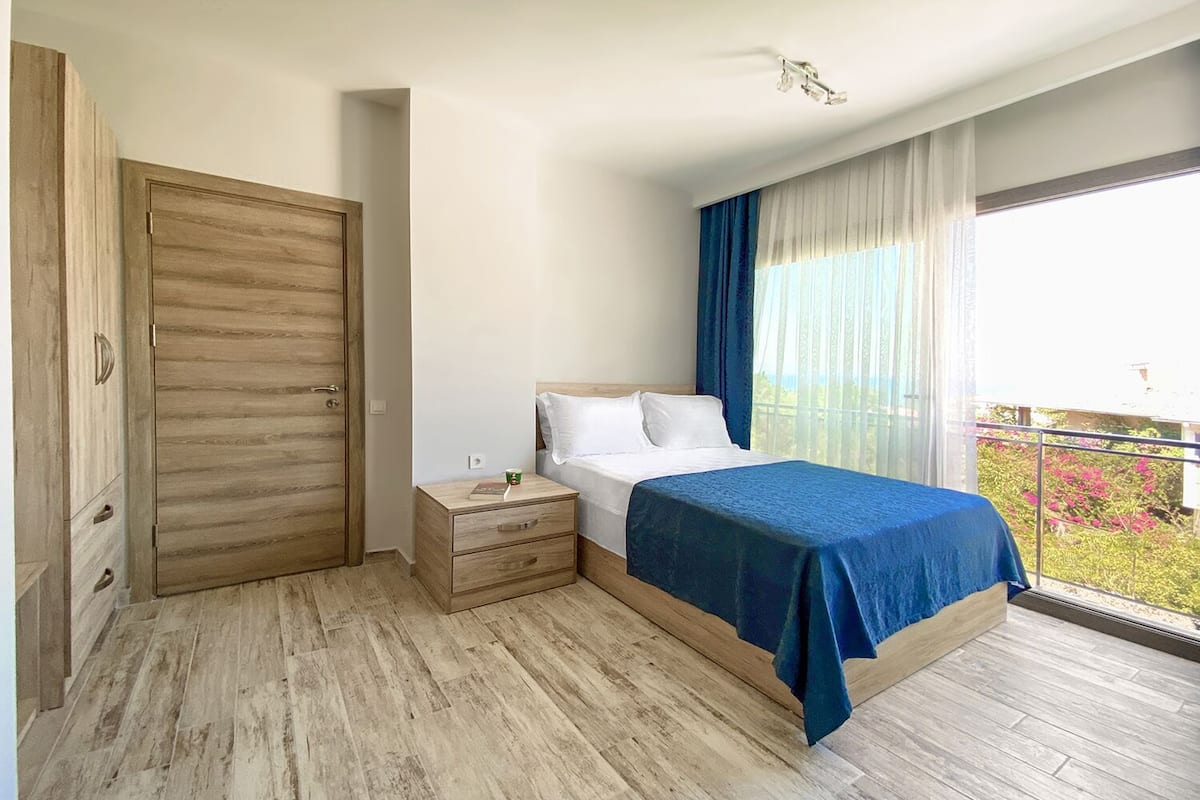 Chambre Standard, 1 lit double, vue mer, côté jardin | Literie de qualité supérieure, lit parapluie, Wi-Fi gratuit