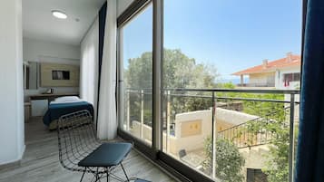 Chambre Familiale, vue mer | Literie de qualité supérieure, lit parapluie, Wi-Fi gratuit