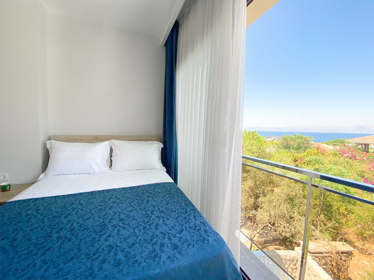 Standaard kamer, 1 tweepersoonsbed, uitzicht op zee, tuin | Luxe beddengoed, reisbedje, gratis wifi, beddengoed