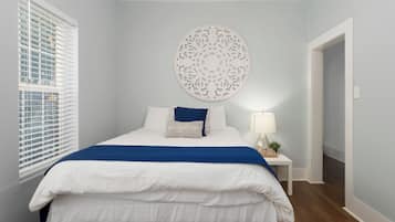 Schreibtisch, Bügeleisen/Bügelbrett, kostenloses WLAN, Bettwäsche