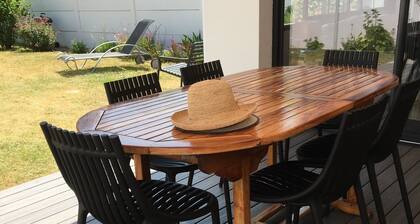 Seaside house (6 to 8 persons ) 80 m.de la Corniche and the beach