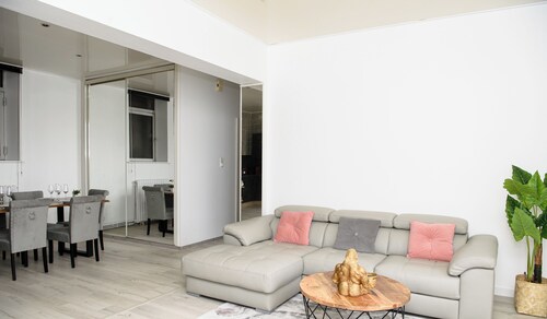 SPACIOUS, EXCEPTIONAL APARTMENT