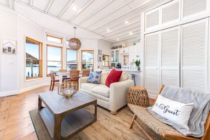 Smart TV, fireplace - Best Sunsets on Indian Lake. Perfect for fall & winter escapes! Close to skiing. (Russells Point)