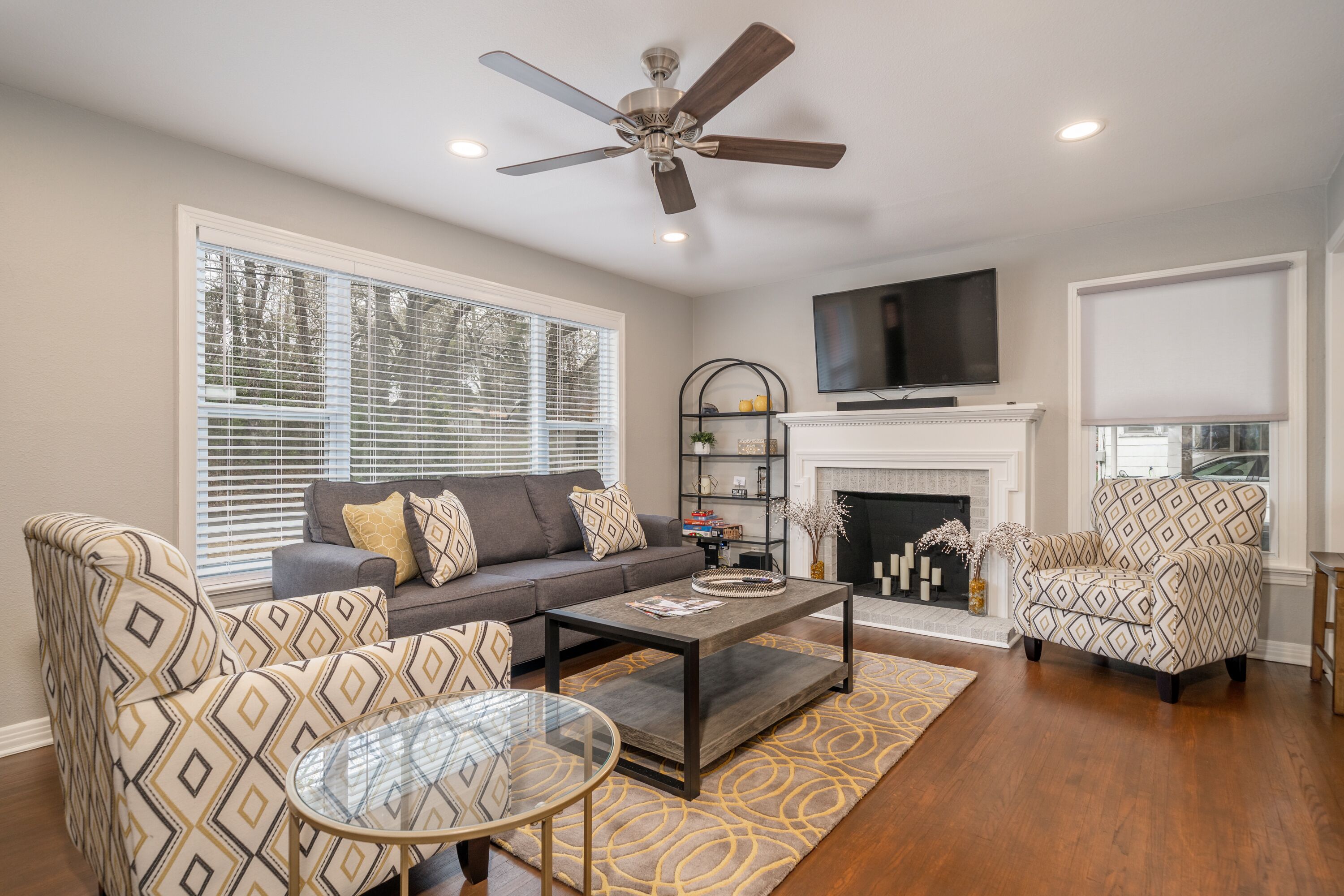 NEW! Completely renovated 2bed/1bath UPTOWN home!