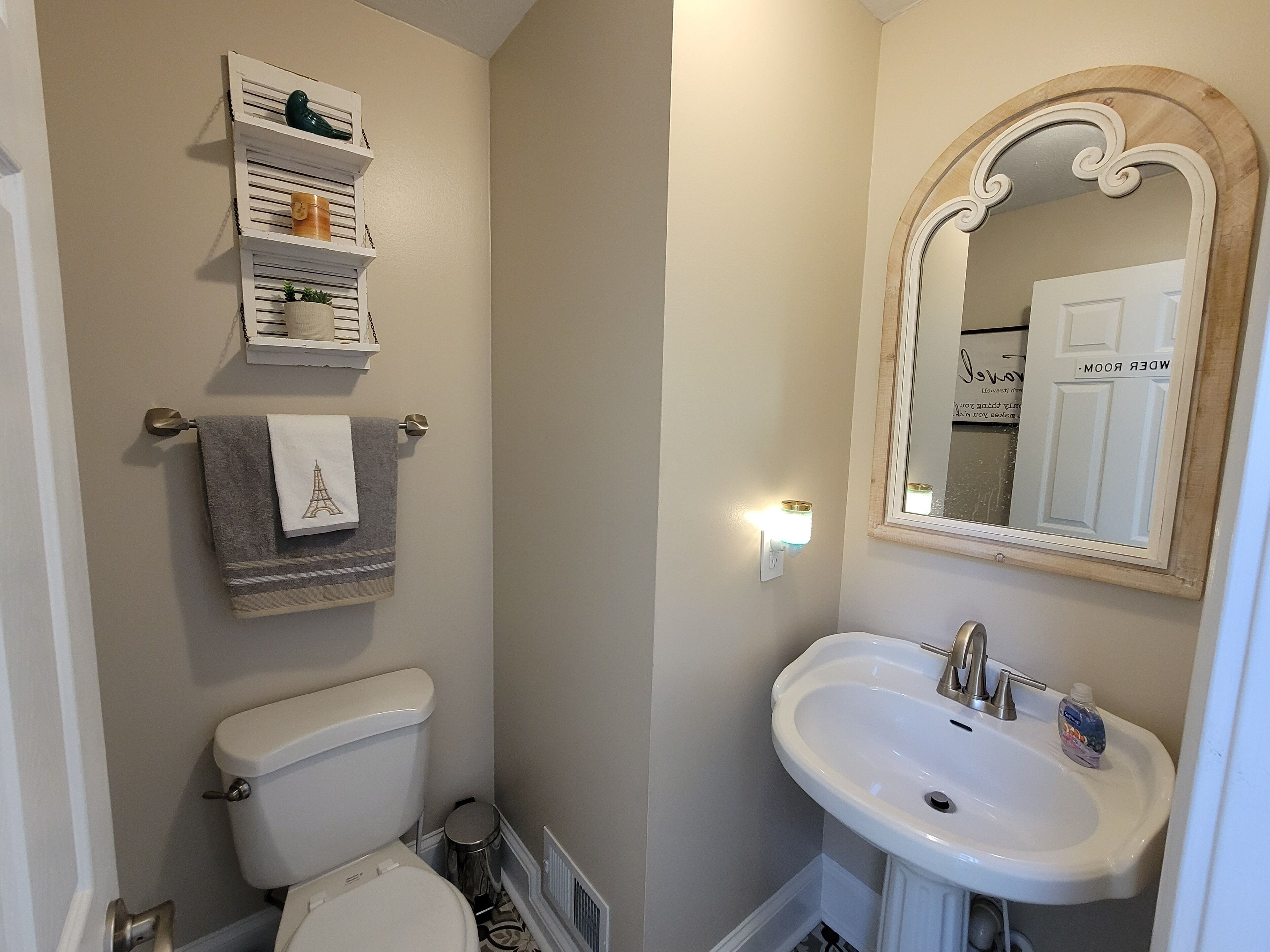 Luxury Lodge Style at Jackson Lake w/ hot tub-game room-deck- firepit