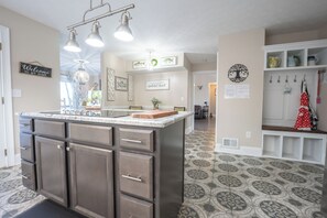 المنشأة من الداخل