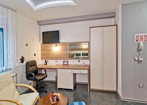 ห้องสแตนดาร์ดซิงเกิล | ตู้นิรภัยในห้องพัก, โต๊ะทำงาน, พื้นที่ทำงานแบบใช้แล็ปท็อป, ผ้าม่านกันแสง