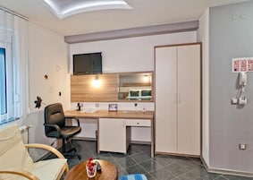 Habitación individual estándar | Caja fuerte, escritorio, espacio para trabajar con un portátil