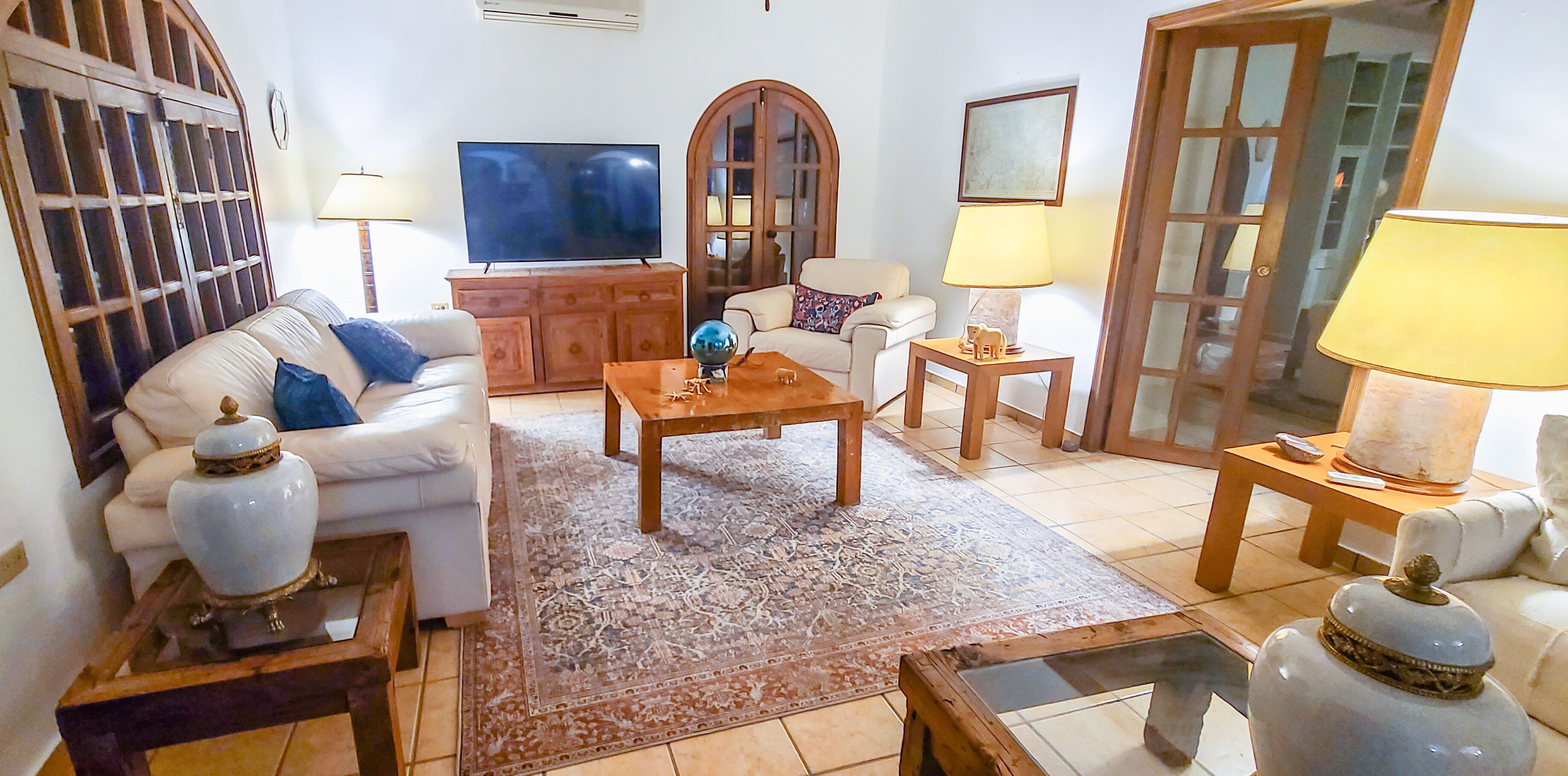 Romantic Hacienda with Pool and Huge Lush Garden!