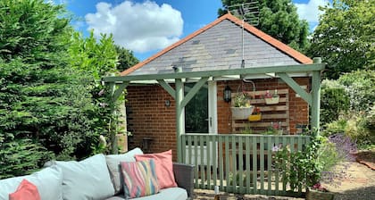 The Fieldhouse: Cosy Pet-Friendly Norfolk Broads Retreat