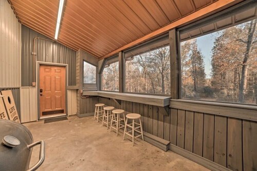 Kentucky Lake Oasis- Walk to Lake, Game Room, Fire Pit & Boat Parking