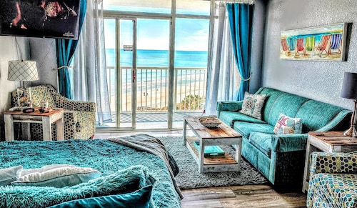  Myrtle Beach-Sea Watch Resort-Beachfront Studio- Amazing Views & Amenities!