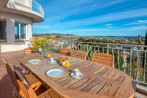 Outdoor dining - Panoramic (Mandelieu-la-Napoule)