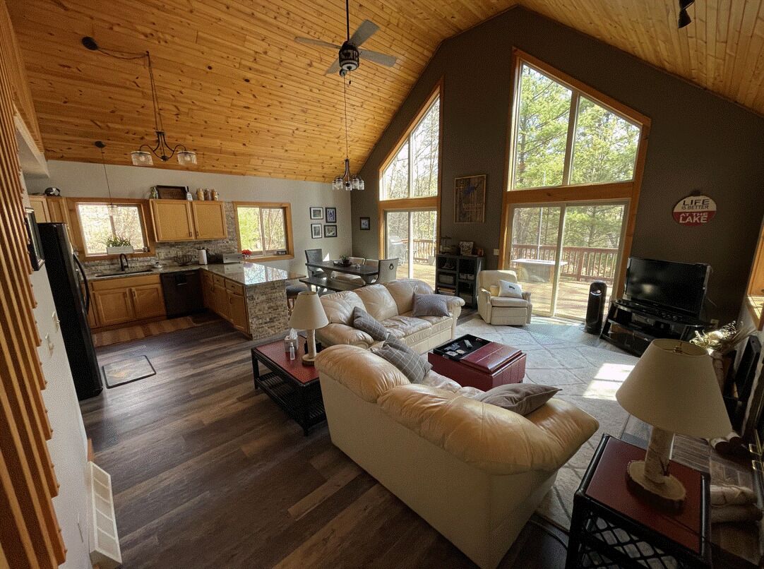 Lake Home Getaway just 60 miles from the Twin Cities!