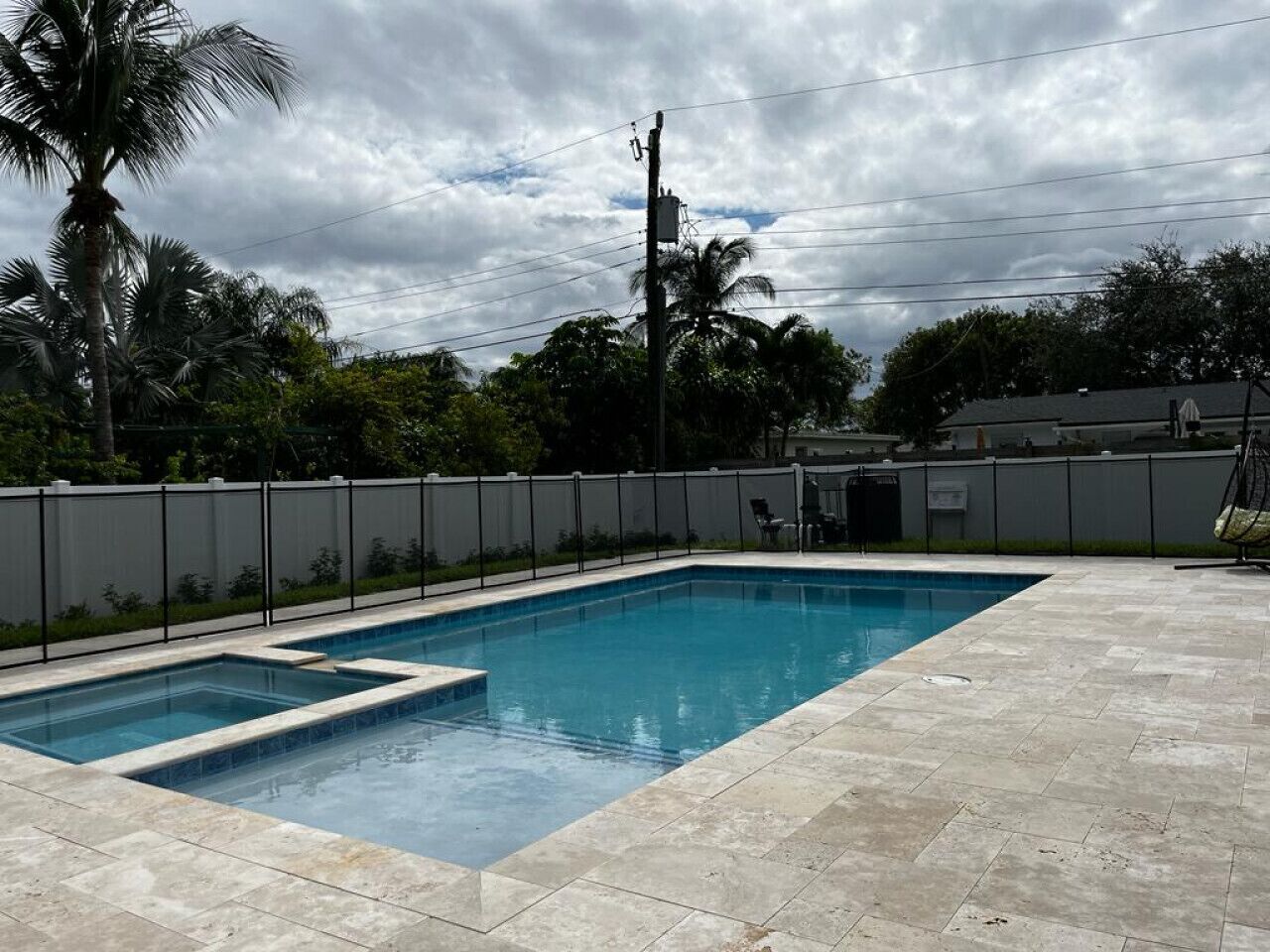 Modern 4/3 - GRILL. Big backyard. Lots of space