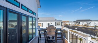 Luxe Family Home, Sleeps 10, Community Pool