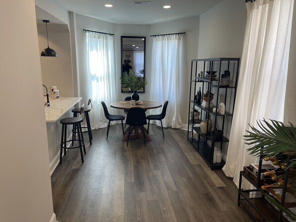 Dining - Luxuriosly Renovated 3BR House in Columbia Heights (Washington)
