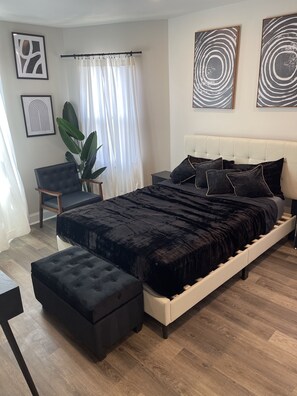 3 bedrooms, desk, iron/ironing board, WiFi - Luxuriosly Renovated 3BR House in Columbia Heights (Washington)