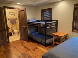 2 bedrooms, desk, free WiFi, bed sheets