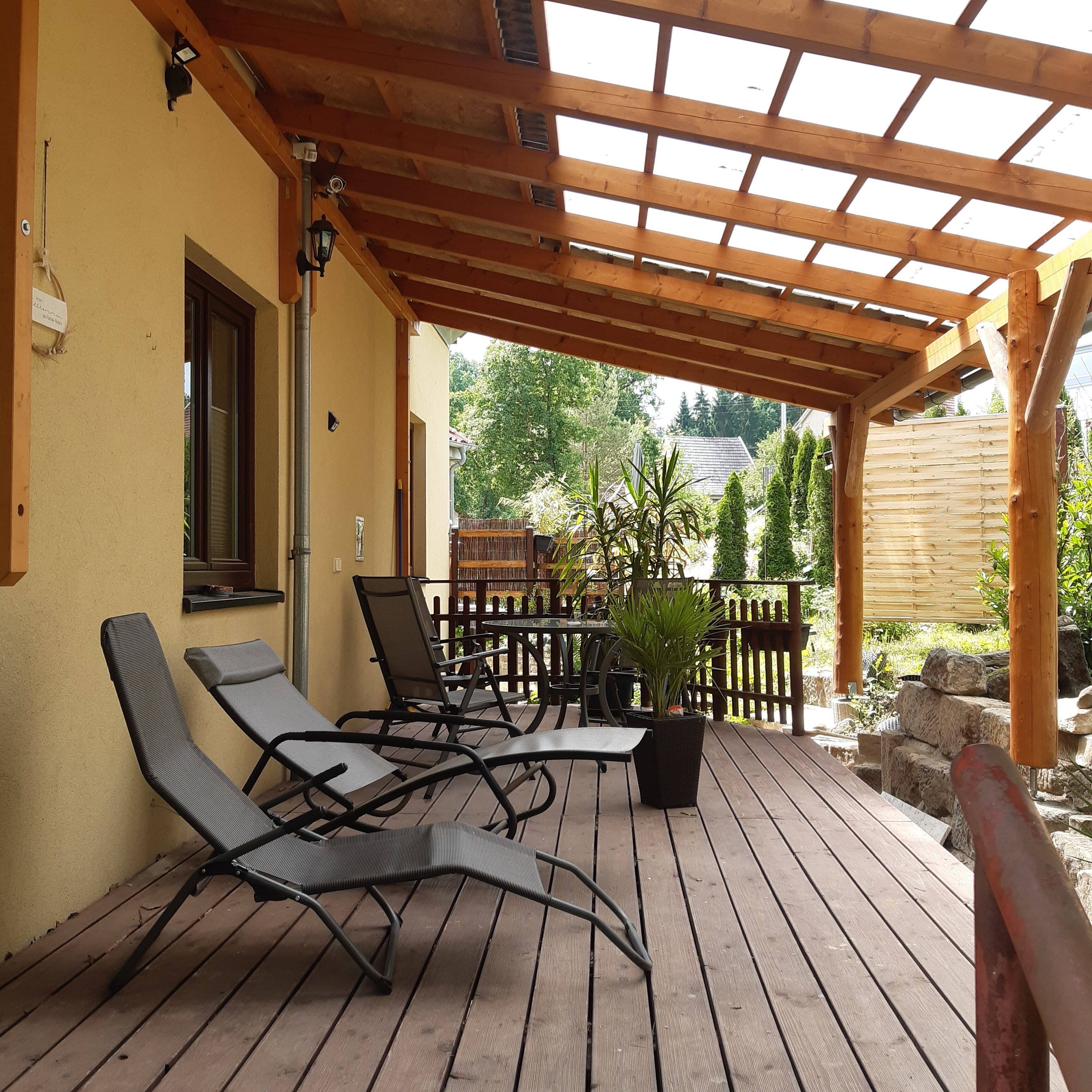 überdachte Terrasse