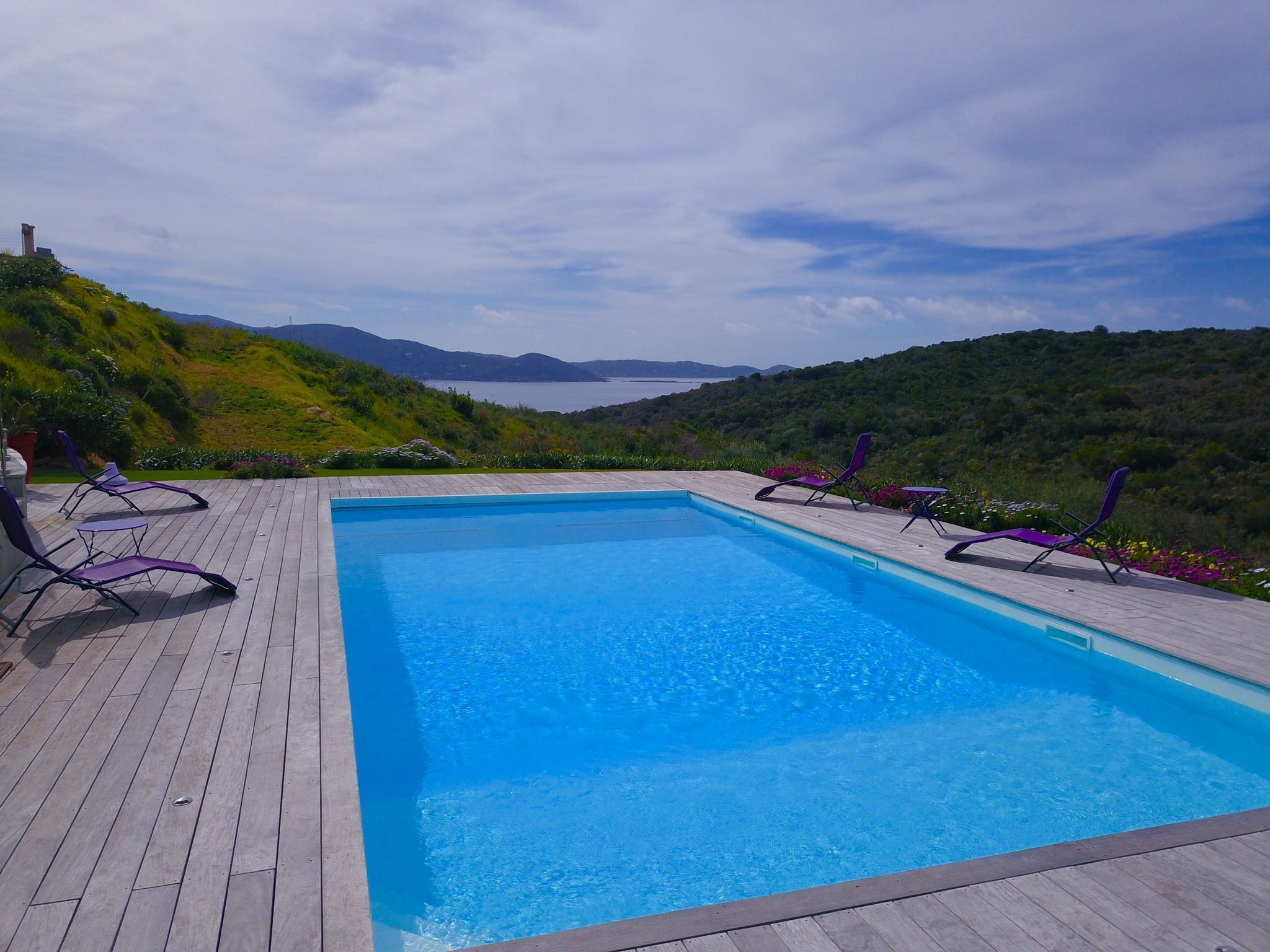 Piscina all'aperto, una piscina riscaldata