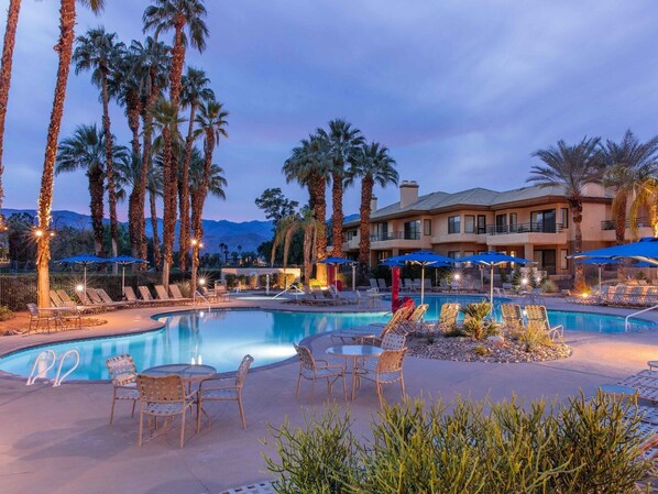 Outdoor pool, a heated pool - Marriott Desert Springs Villa for Stagecoach (Palm Desert)