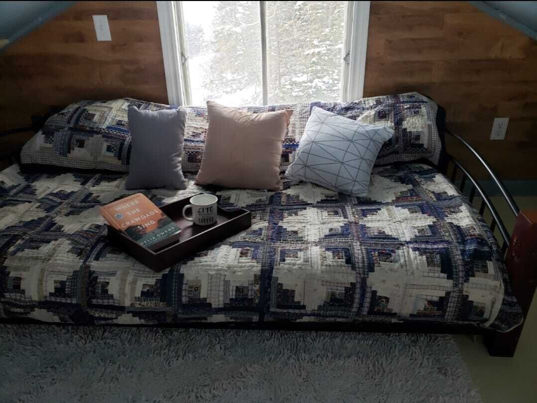 Quiet seaside cottage, close to Historic Sherbrooke Village. Pet Friendly