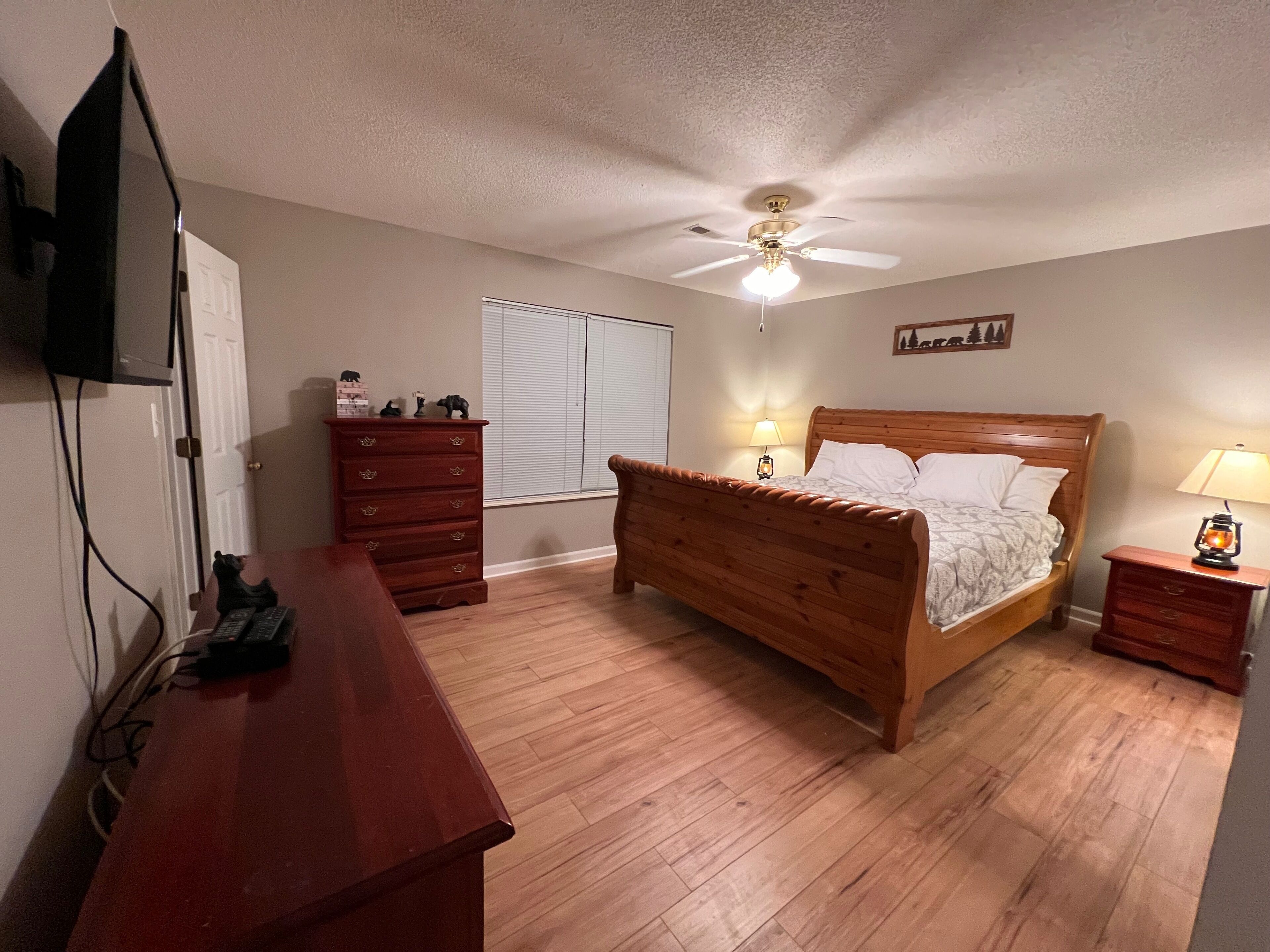 2 dormitorios, tabla de planchar con plancha, wifi gratis y ropa de cama