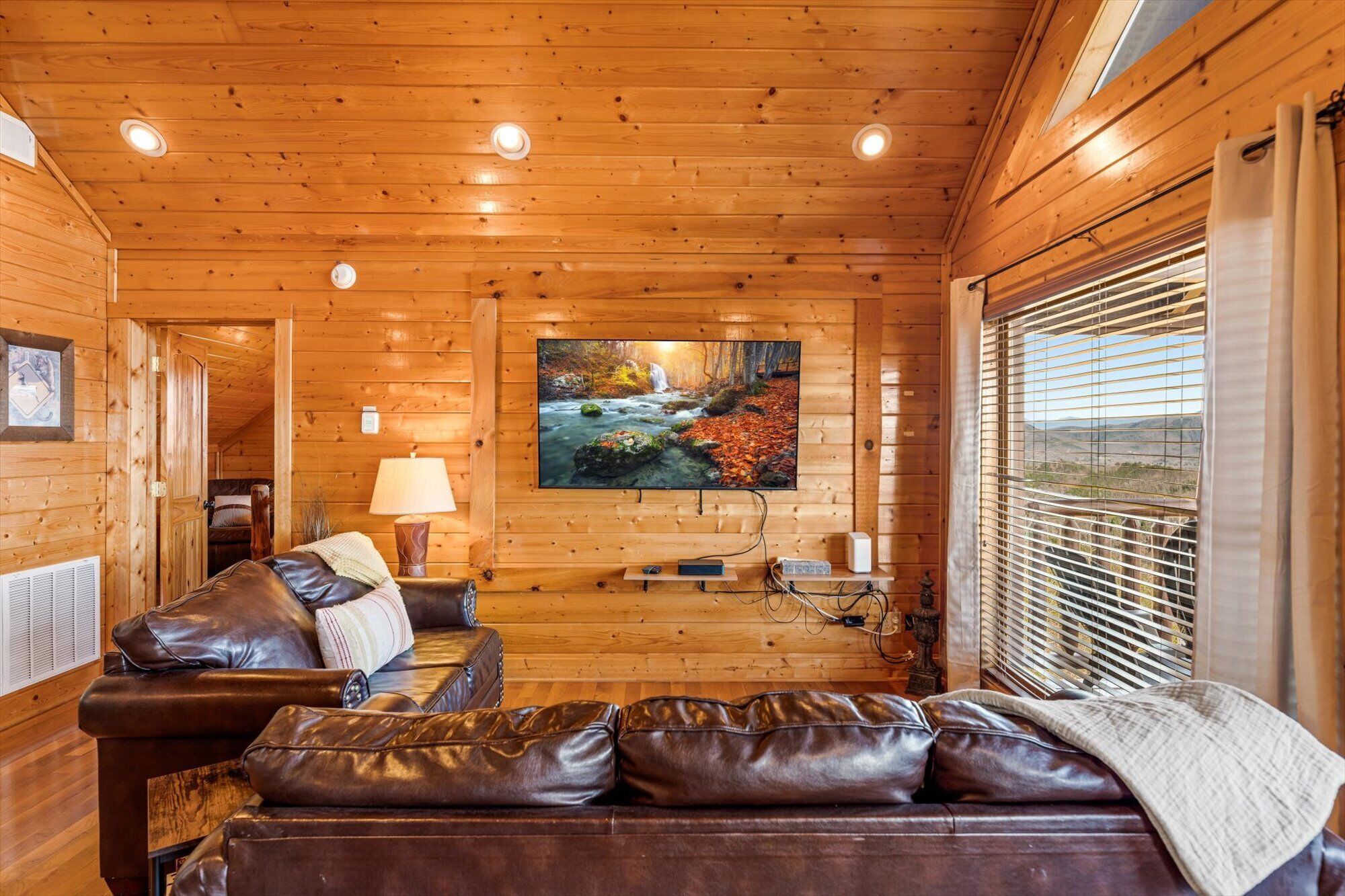 Amazing⛰View✨HotTub♨️ GigabitInternet🚀 GameRoom 🕹