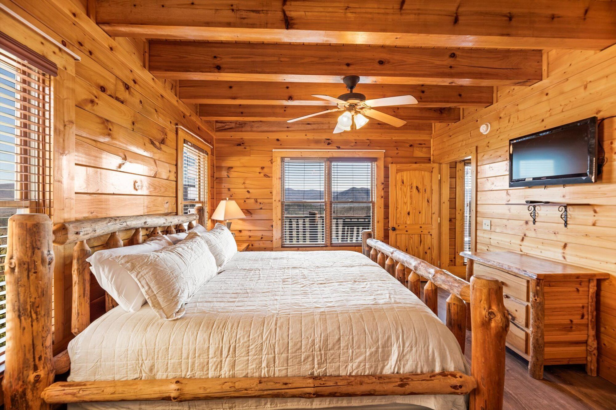 Amazing⛰View✨HotTub♨️ GigabitInternet🚀 GameRoom 🕹