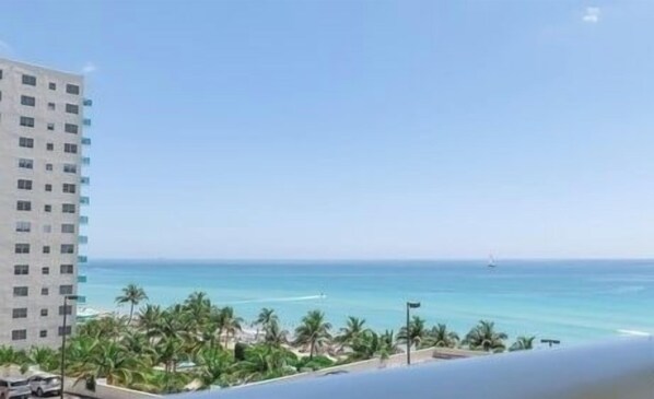 Beach - Apt w/2 Queen Beds and Ocean View at Tides (Hollywood)