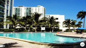 Pool - Komffy Apt w/2 Queen Beds and Ocean View at Tides (Hollywood)