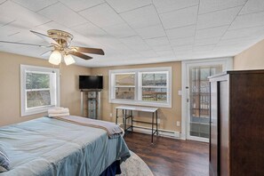 4 bedrooms, desk, iron/ironing board, free WiFi